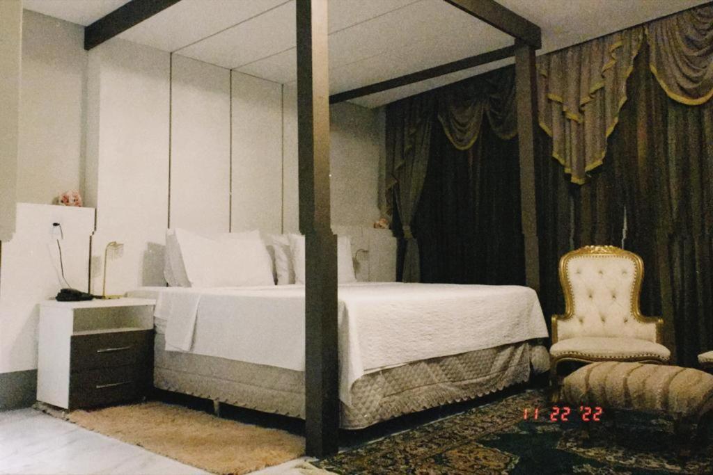 Pak Suites Hotel Луис-Эдуарду-Магальяйнс Экстерьер фото